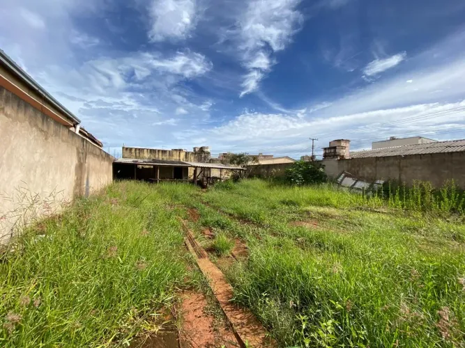 Terreno à venda no bairro Saraiva em Uberlândia