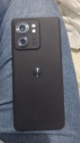celular edge 40