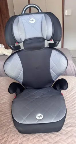 Vendo cadeirinha para carro Tutti Baby Triton II, indicada para crianças de 15 kg a 36 kg.