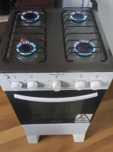 Fogão semi novo  funcionando 299 entrego 
