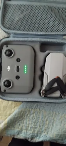 Vendo Drone DJI Mini 4K, compacto, ótima câmera, fácil de pilotar e em perfeito estado.