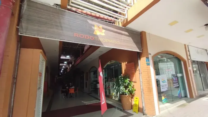 Shopping para aluguel com 27 metros quadrados em Centro - São Gonçalo - RJ