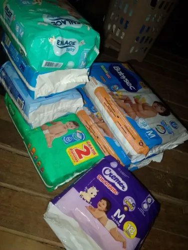 Vendo esses pacotes de fraldas M ou troco por fralda G ou maior 