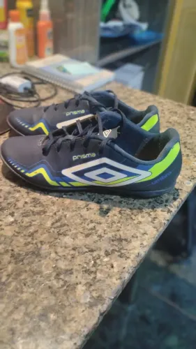 Chuteira Society Umbro Prisma+ Tamanho 39.