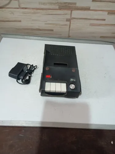 Gravador/toca fitas antigo