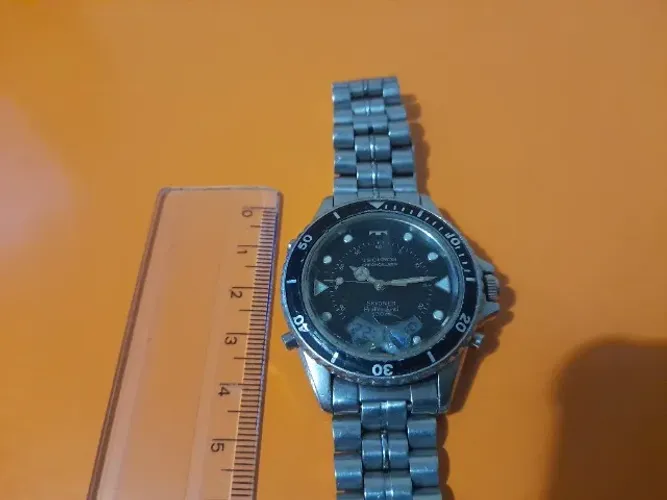 Relógio Technos Skydiver Chronoalarm, precisa trocar o vidro, ler a descrição 