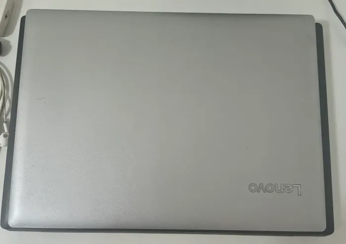 Notebook Lenovo prata para conserto