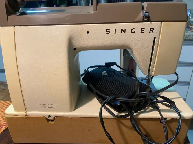 Máquina de Costura SINGER