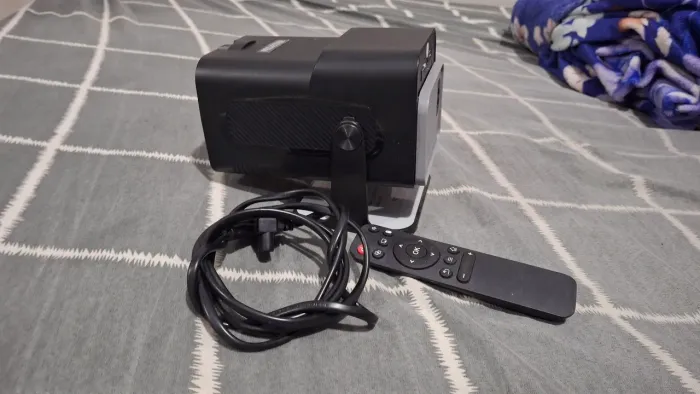 PROJETOR PORTÁTIL FULL HD + Wi-Fi + Android - Chega de TV Pequena