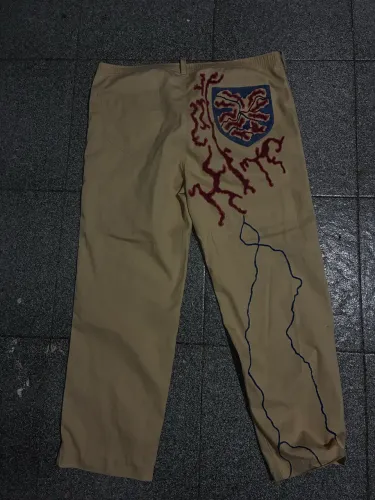 Calça bege personalizada 