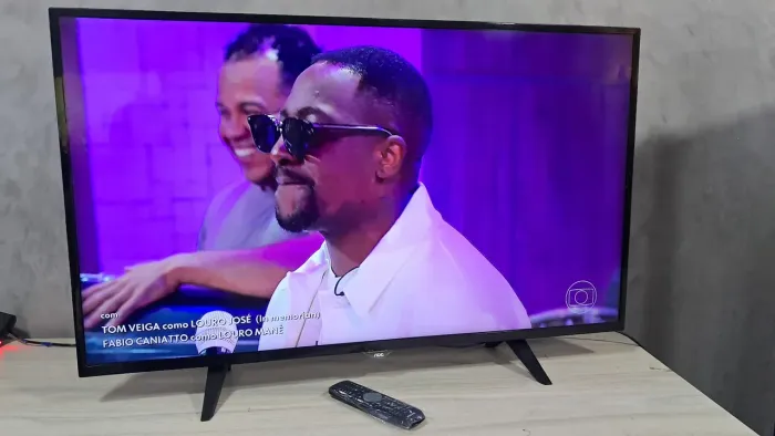 TELEVISÃO AOC USADA MAS COM GARANTIA! 43"