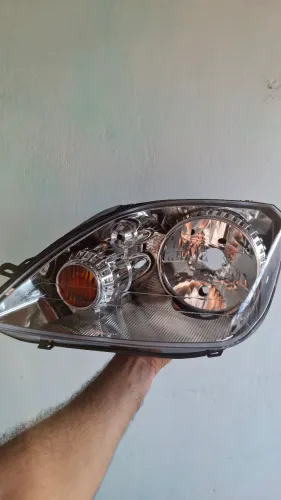 Farol dianteiro ford fiesta lado esquerdo