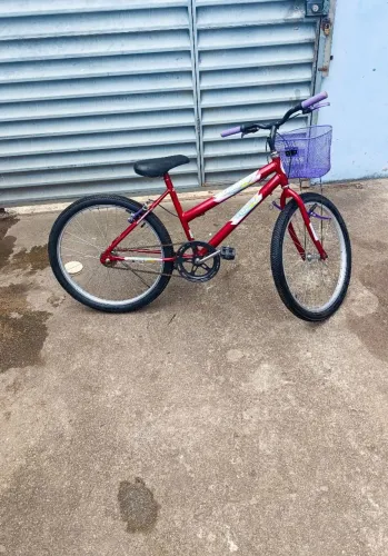Vendo uma bicicleta 
