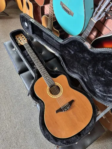 Violão Manuel Rodriguez Caballero 10 nylon elétrico fishman ANALISO TROCAS