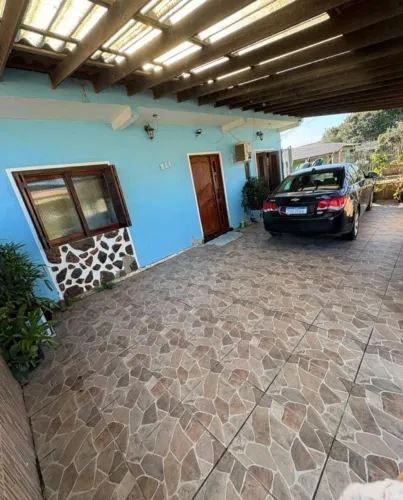 Casa à Venda com Amplo Pátio e Garagem Coberta - Ótima Localização