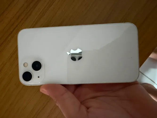iPhone 13 , nunca aberto com todos os acessórios