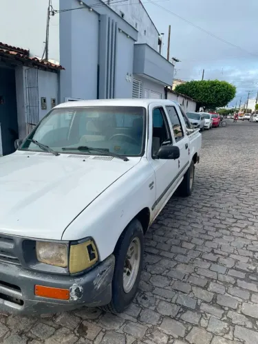 Toyota Hilux CD DLX 4X2 2.8 Diesel 1998