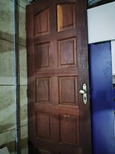 Porta de Madeira Maciça Colonial - Ótimo Estado