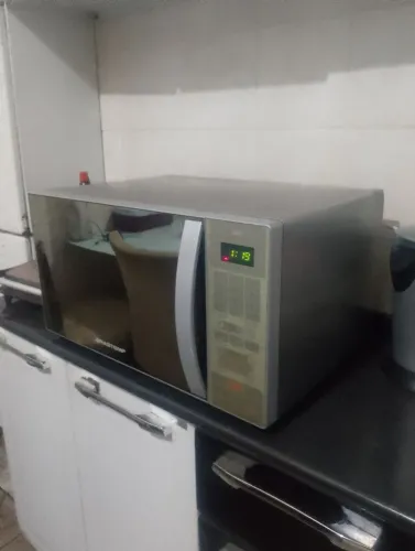 Microondas Brastemp30L MODERNO em Estado de NOVO funcionando perfeitamente.