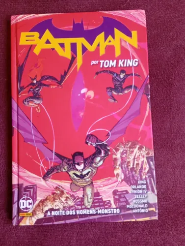 Revista em quadrinhos capa dura, Batman:a noite dos homens monstros,por tom king,vol 2