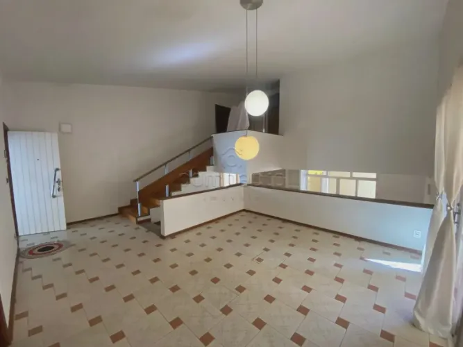 Casa para aluguel possui 318 metros quadrados com 3 quartos - São José do Rio Preto/SP