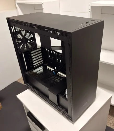 Gabinete Gamer NZXT H700