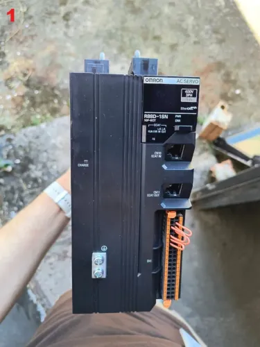 Drive Servo Omron R88D-1SN10F-ECT 1kW 380-480V
