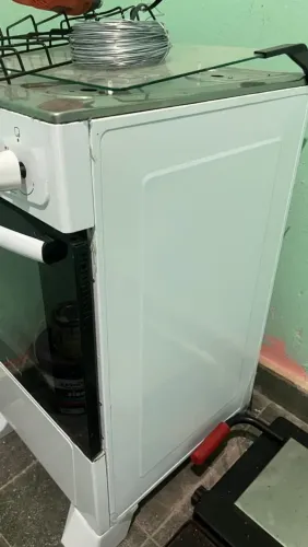 Geladeira e fogão em perfeito estado