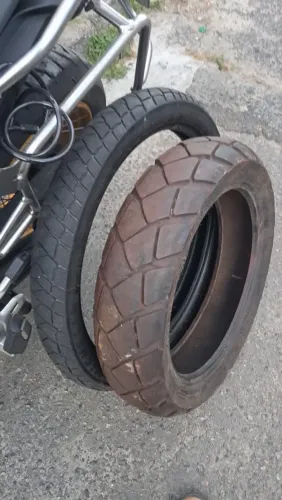 Par de pneus para Metzeler e michelin