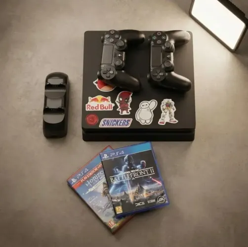 PS4 pro 1TB + 2 controles + 4 jogos