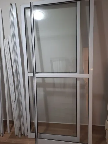 Porta balcão de alumínio branco excelente estado perfeita medindo altura 215 por 175 de o