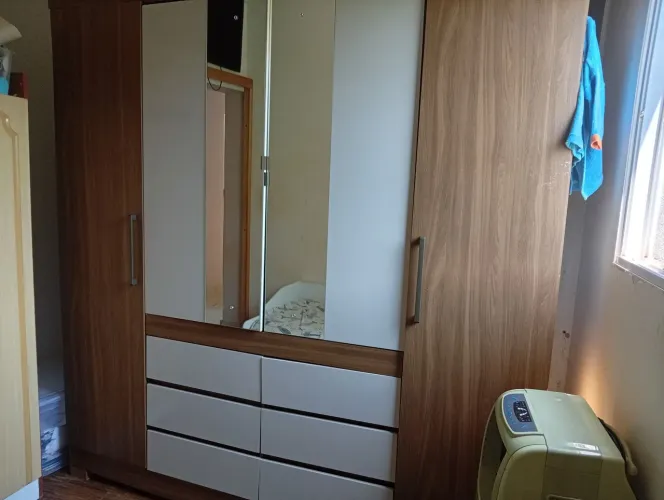 Guarda roupa Semi-novo