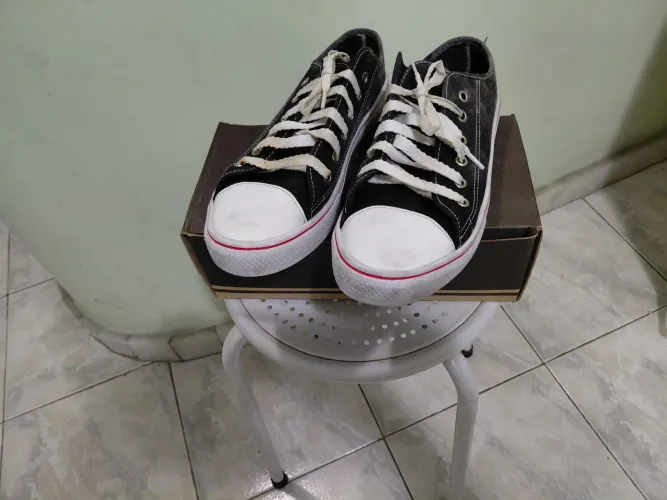 Vendo tênis All Star novo 39.Comprei na Internet e ficou apertado pra mim.