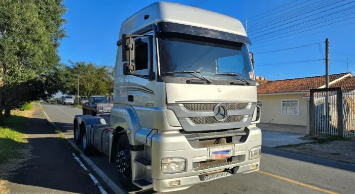 Mercedes 2544 ano 2014