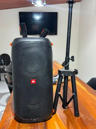 JBL Boombox 110 com 2 microfones