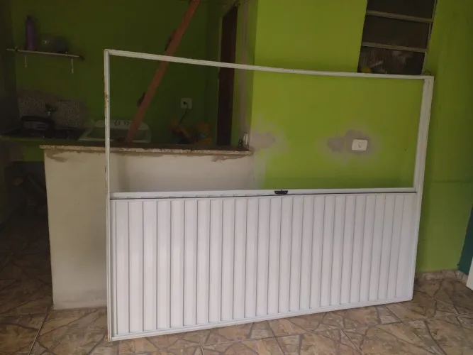 Porta balcão dê alumínio branca 3 folhas 2,10x1,50