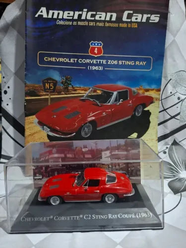 Miniatura Chevrolet Corvette Sting Ray 1963 1/43 edição colecionador