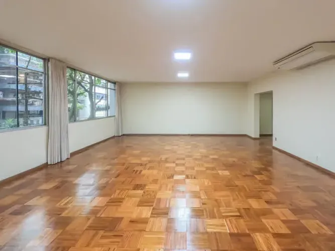 Vendo Excelente Apartamento no Leblon, terceira quadra, ótima localização!!!