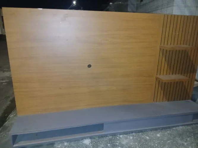 Vendo um painel de parede falar no *