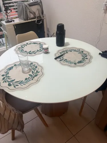 Mesa e cadeiras