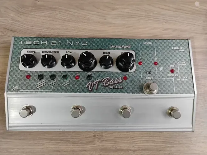 Preamp Tech 21 Vt Bass Deluxe - Sansamp SVT