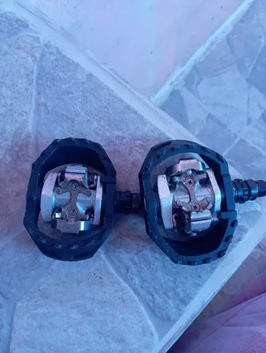 Par de pedal clipe pra vender no precinho rápido tem com Versa