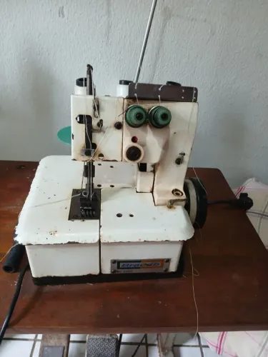 Máquina Galoneira