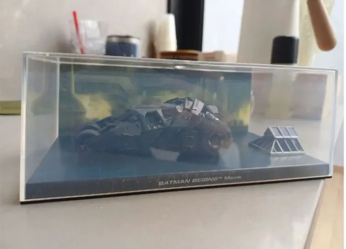 Miniatura Batmóvel Tumbler (Batman Begins) - Escala 1:43 Eaglemoss