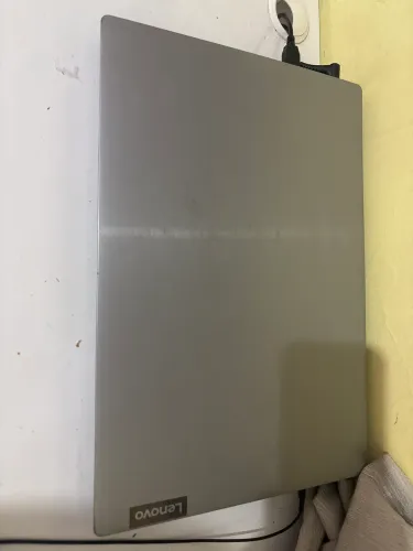Notebook Lenovo, processador i5-1035G1, 223 Gb armazenamento e 8 ram (não entrego)