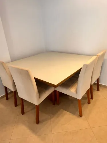 Mesa de Jantar com tampo Vidro mais 8 cadeiras 