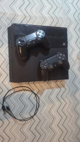 PS4 + 2 Controles + 11 Jogos Físicos (GTA V, Witcher 3, CoD)