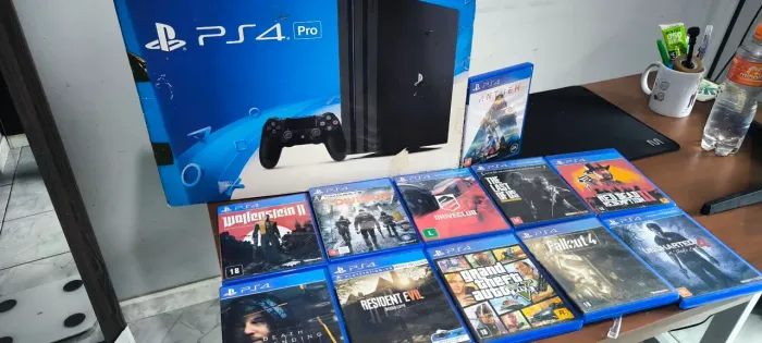 PlayStation 4 Pro (PS4) 11 jogos e 2 controles