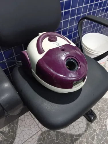 Vendo um aspirador de pó Electrolux usado