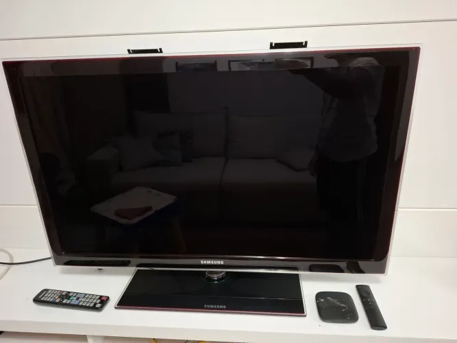 TV SAMSUNG 40 + Mi box + suporte parede